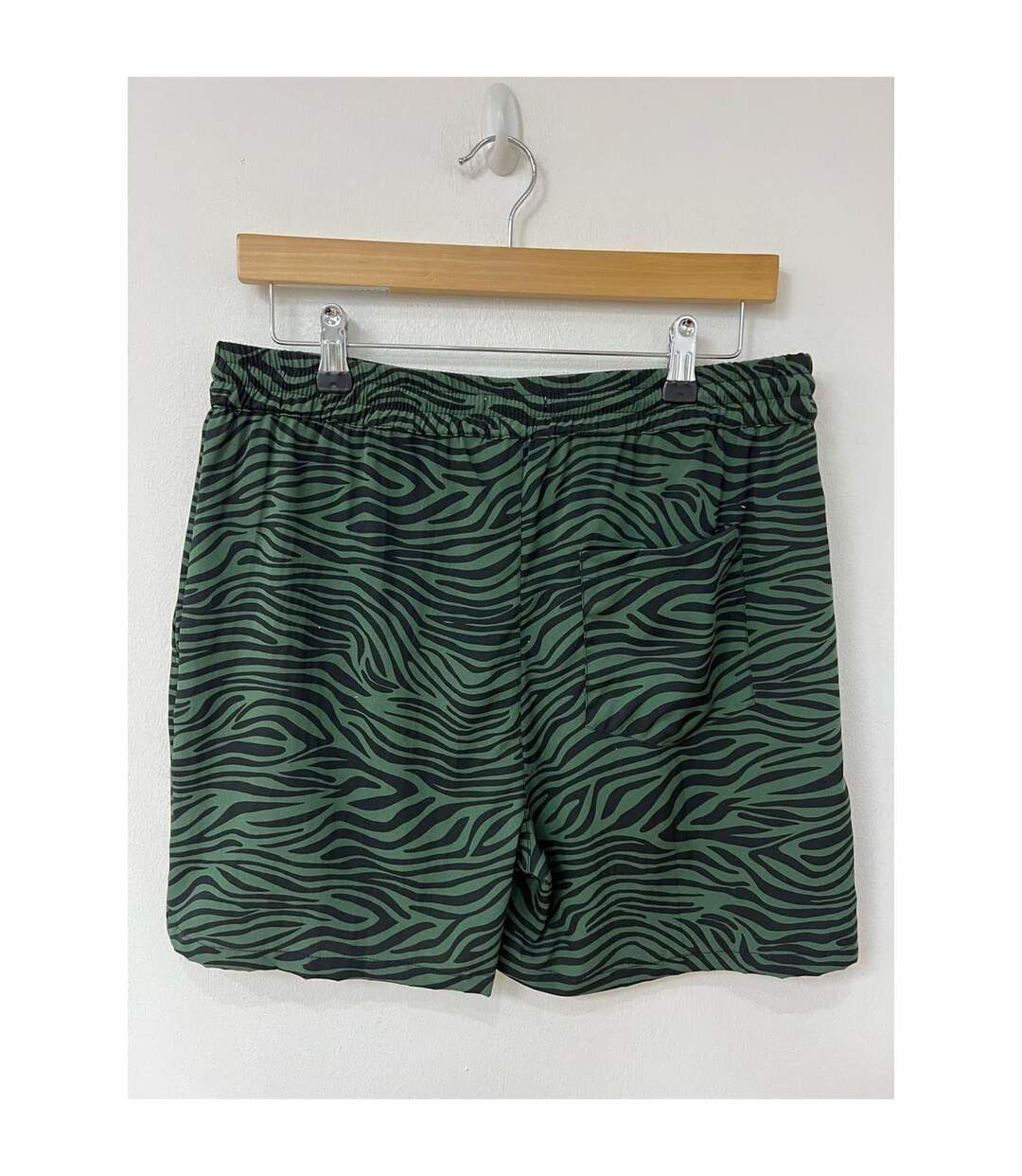 Unisex Adult Woven Zebra Print Casual Shorts Khaki Green Another Influence-2