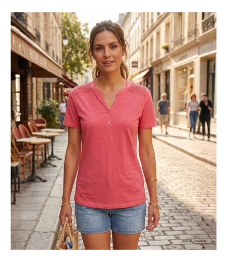 Tee-shirt femme MAYFLOWER TEEF4011A rose : la légèreté du coton flammé au style romantique