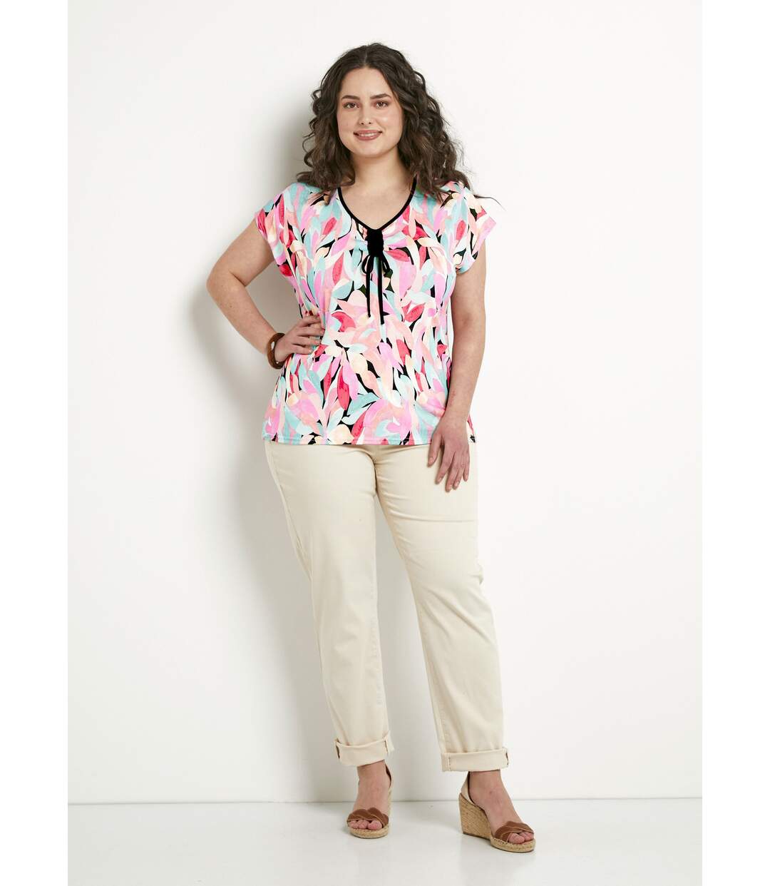T-shirt court col V avec liens imprimé floral-3