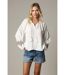 Blouse ample avec tissu gaufré, manches bouffantes et application brodée AMRIT-5