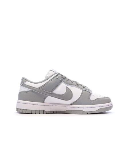 Dunk low baskets blanches/grises femme nike