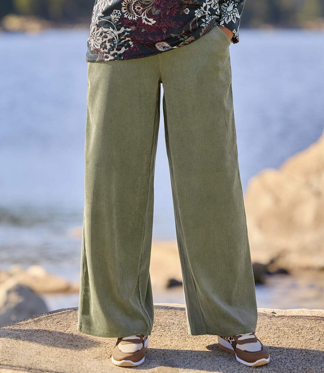 Le Pantalon Velours Coupe Ample Kaki-1