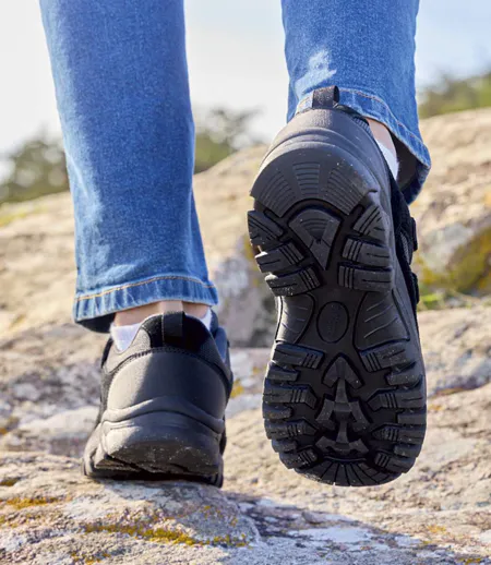 Les Chaussures Scratchées Tout-Terrain