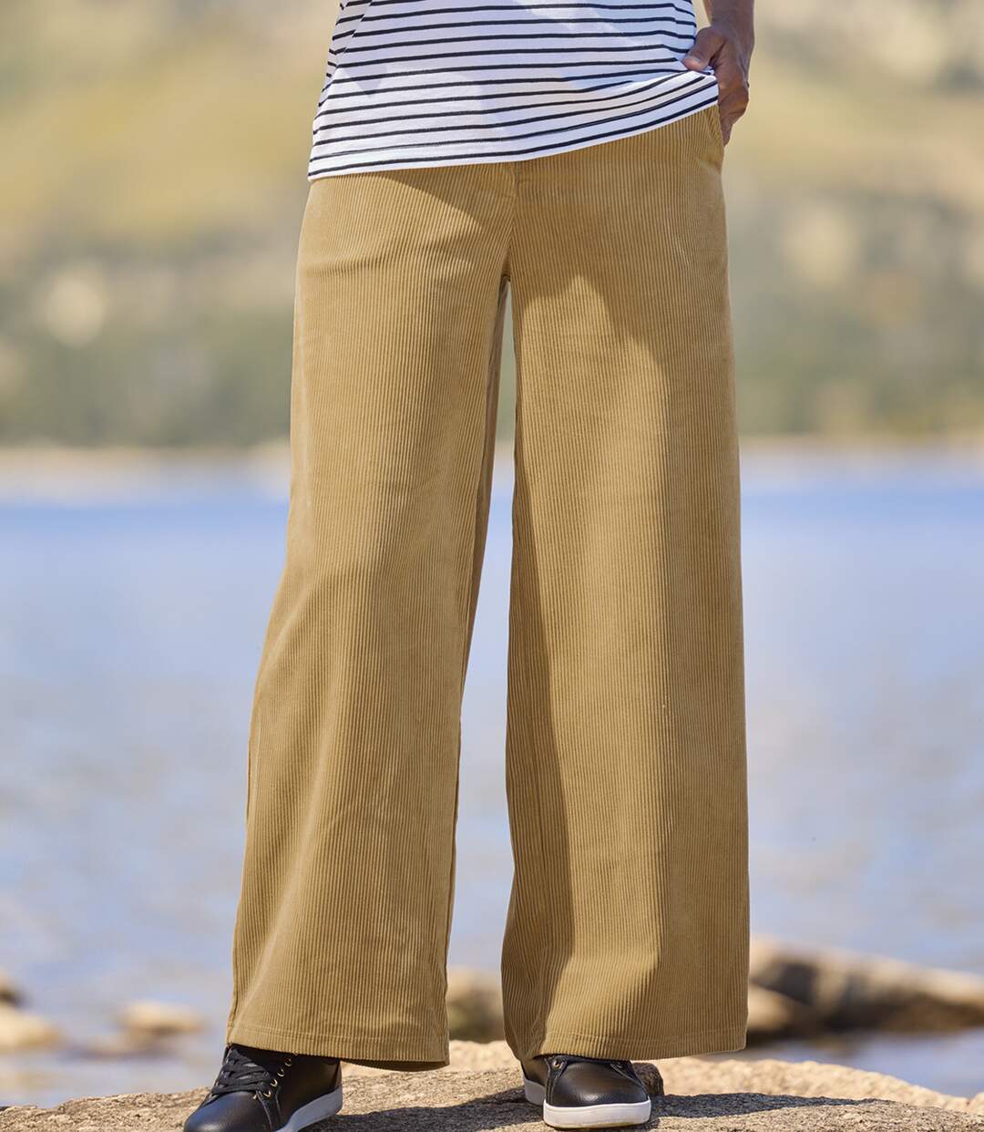Le Pantalon en Velours Coupe Ample-1