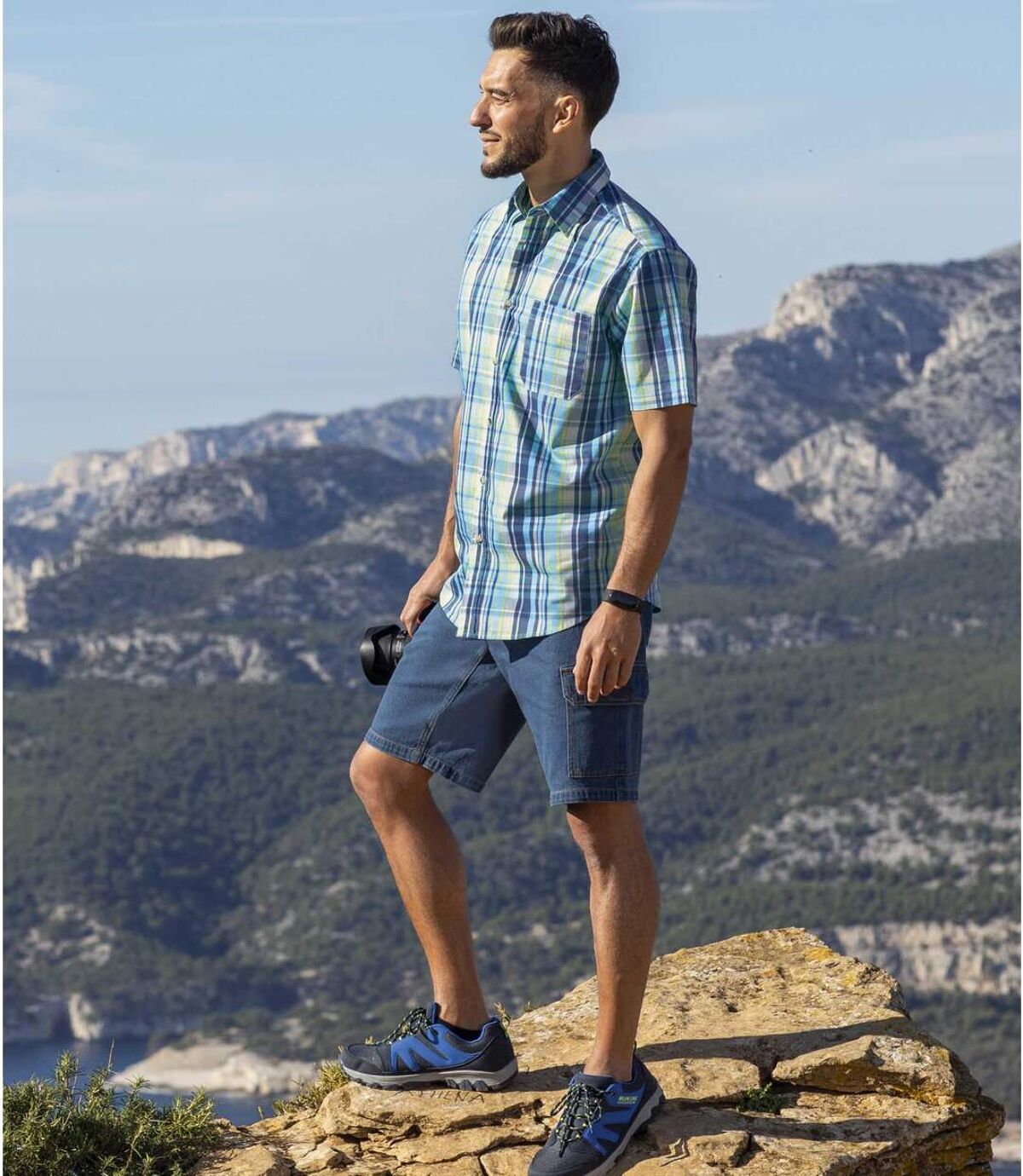 Men's Stretch Denim Cargo Shorts - Light Blue Atlas For Men
