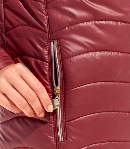 Długa, pikowana kurtka z kapturem z imitacji futerka