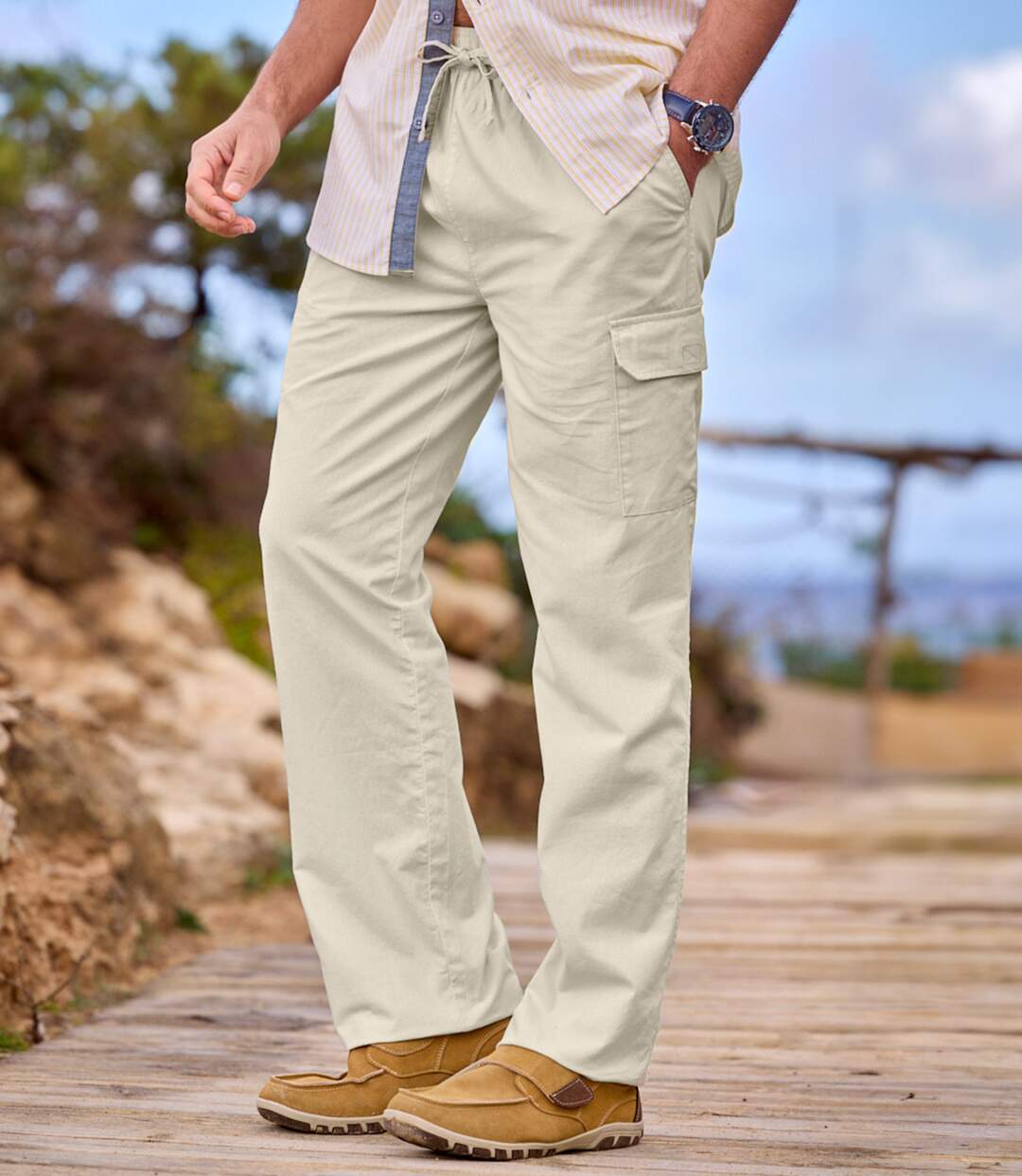 Men's Beige Relaxed Cargo Trousers-4