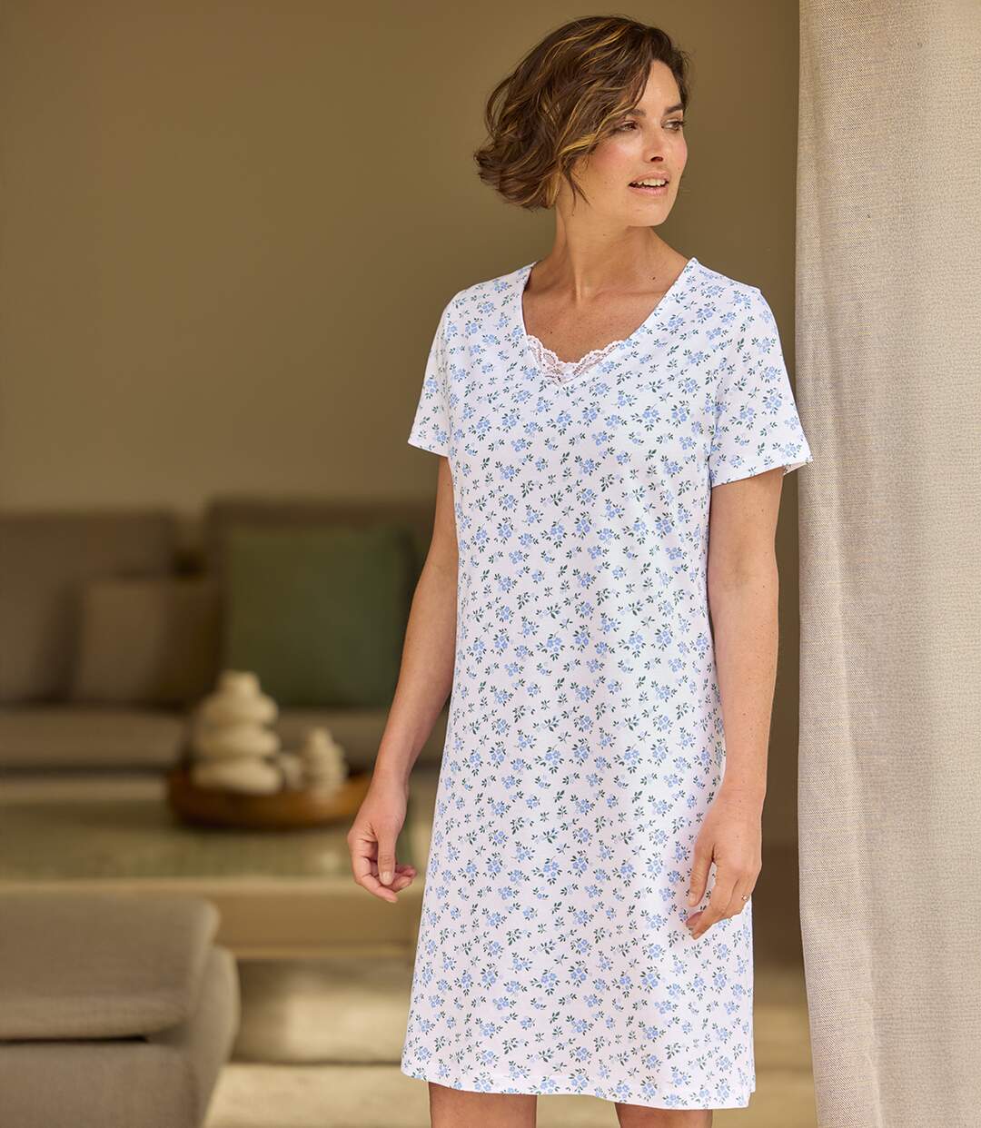 La Chemise de Nuit Col Finition Dentelle-2